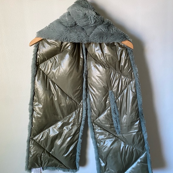 NWOT Sosken Faux Fur Down Scarf - Picture 5 of 5